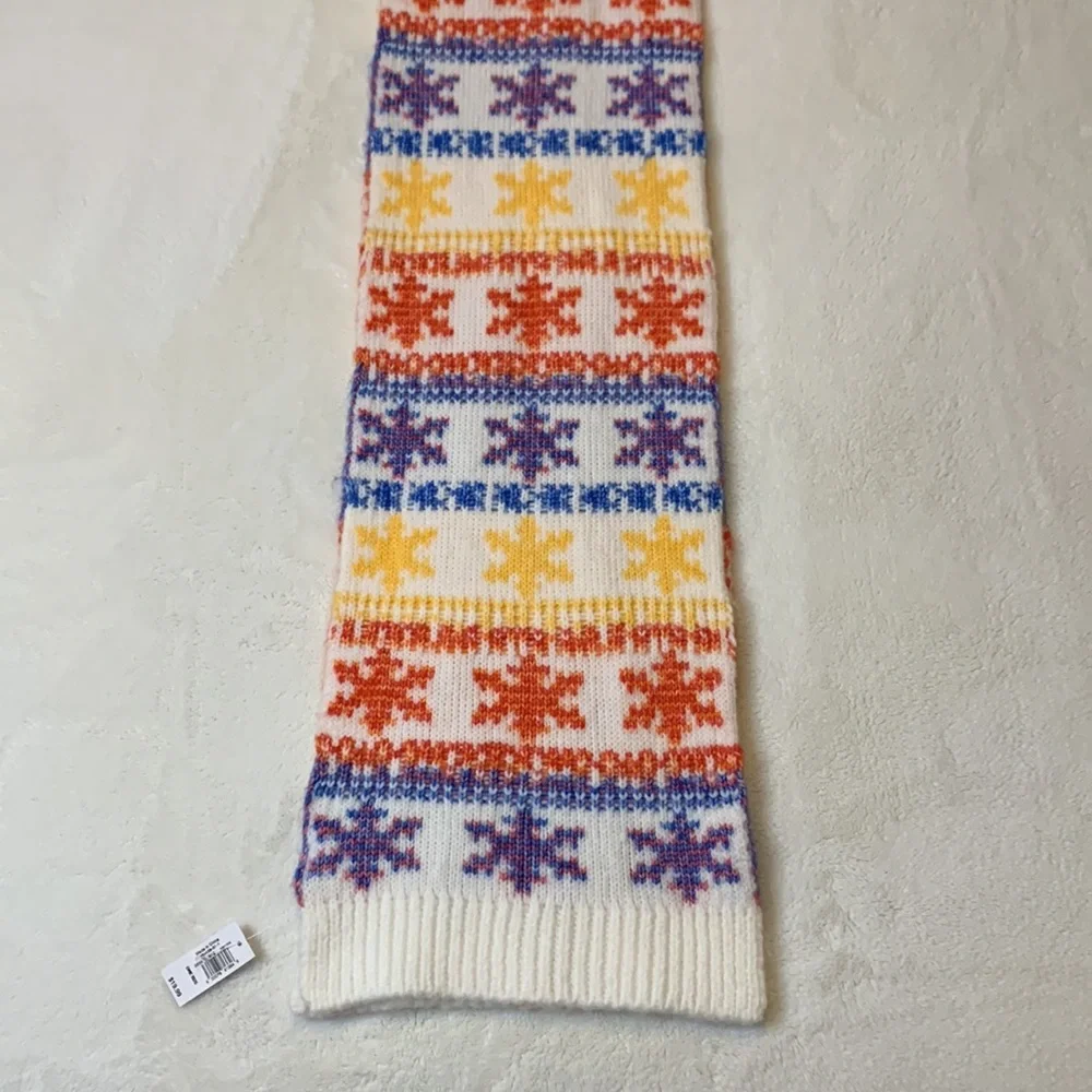 Old Navy Snowflake Print Scarf